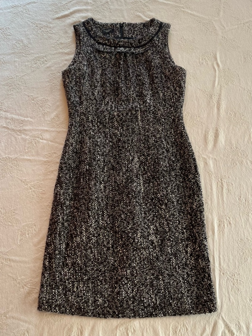 Talbots Boucle Tweed Wool Blend Sleeveless Lined Sheath Dress Salt & Pepper